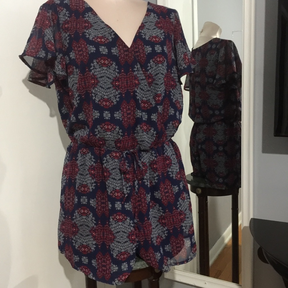 Mimi Chica Navy/red Floral Romper V neck - sz L